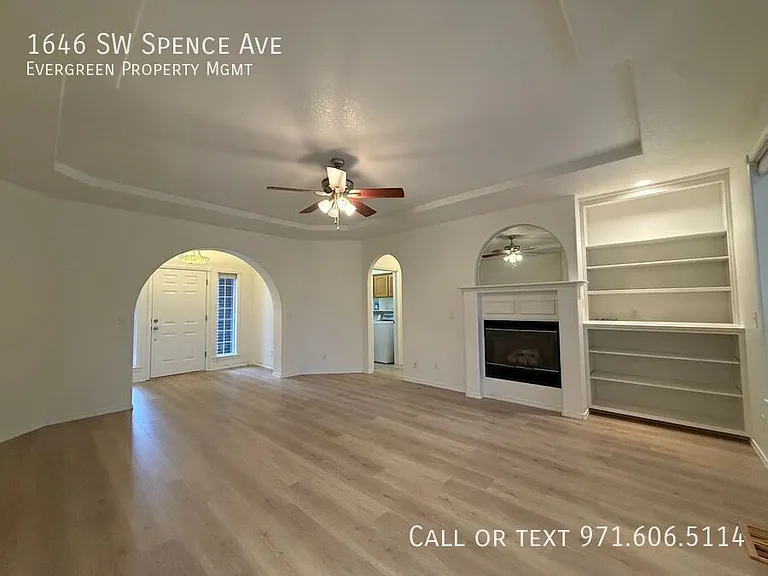 1646 SW Spence Ave — Photo 5