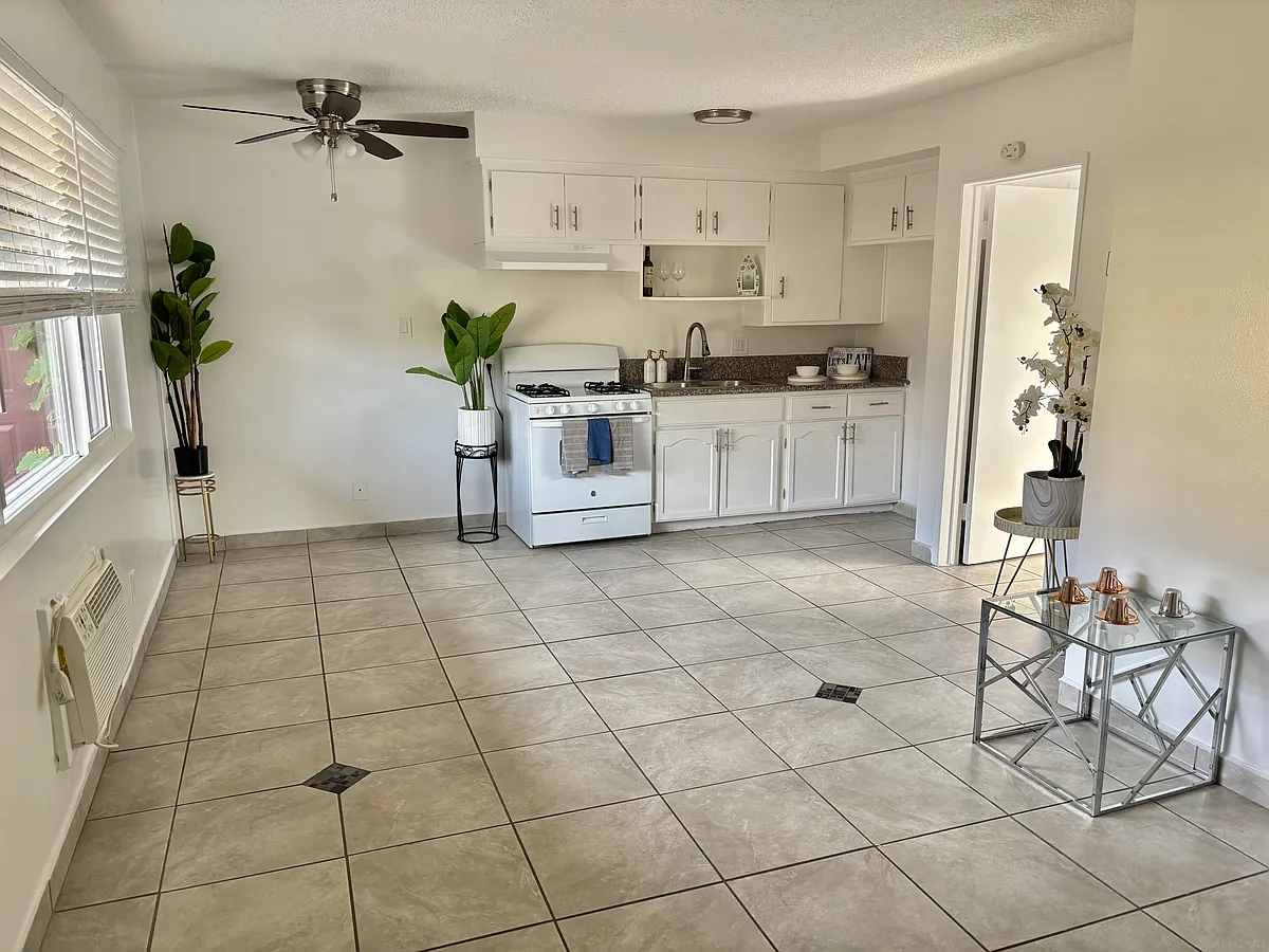 Kitchen - 9204 Sepulveda Blvd #8