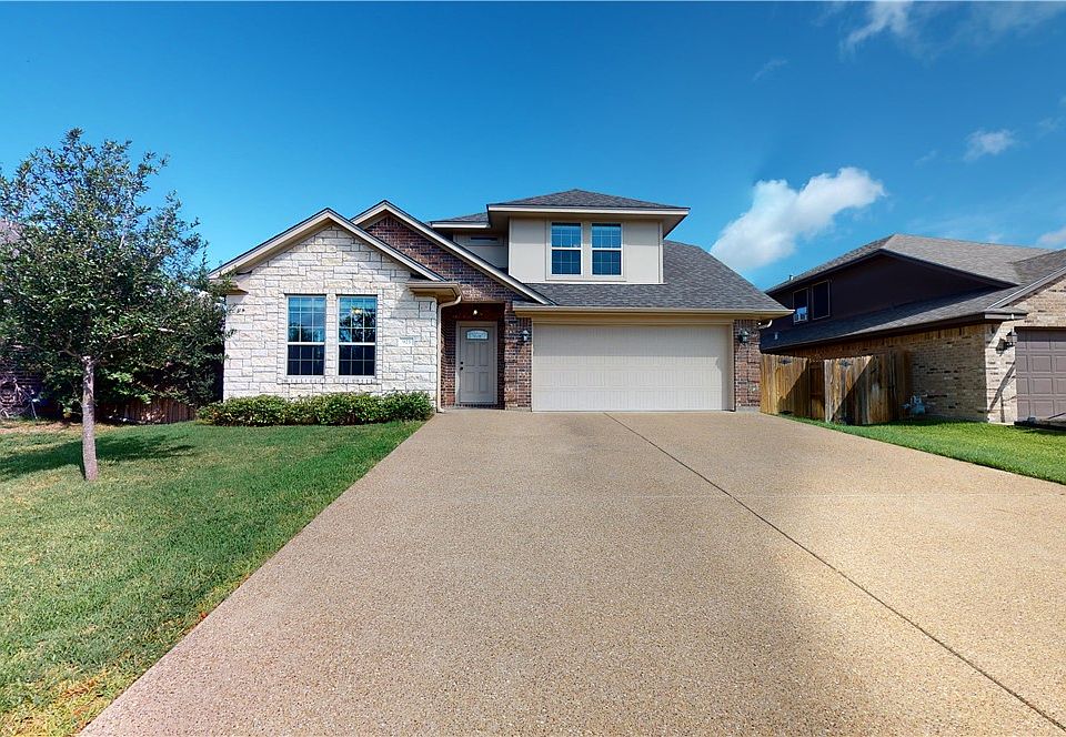 1st image of 923 Emerald Dove Ave