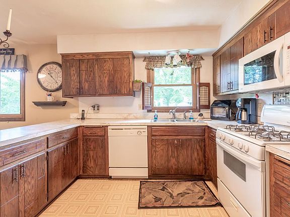 4th image of 10825 Crooked Lake Blvd NW