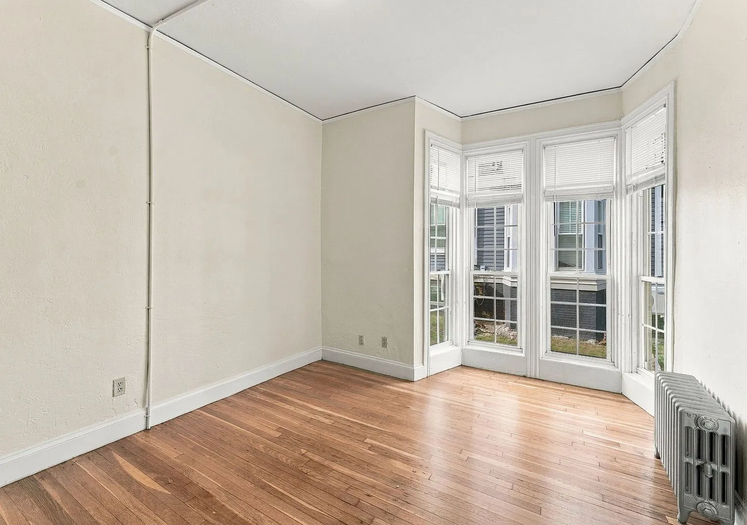 186 Waterman St — Photo 2