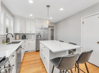 17 Weymouth Ave UNIT 1, West Roxbury, MA 02132