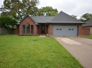 418 Walnut St, Lake Jackson, TX 77566