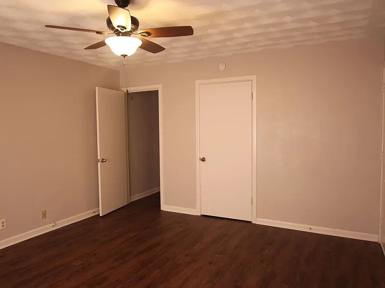 1424 E Houston St Duplex — Photo 19