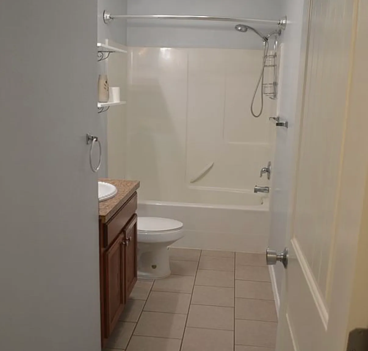 3 bed, 1200 sqft, $1,700 — Photo 4