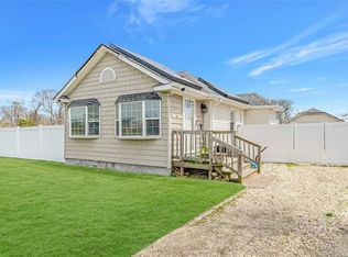 17 Magnolia Dr, Mastic Beach, NY 11951