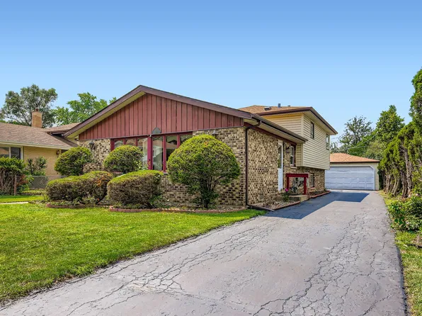 684 N Howard Ave, Elmhurst, IL 60126