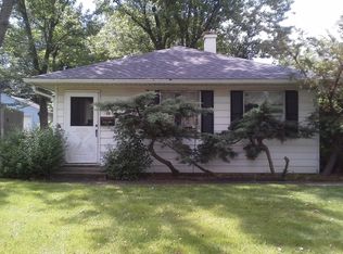 19 Golf View Ln, Carpentersville, IL 60110