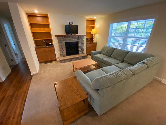 3rd image of 2094 Fieldcrest Dr