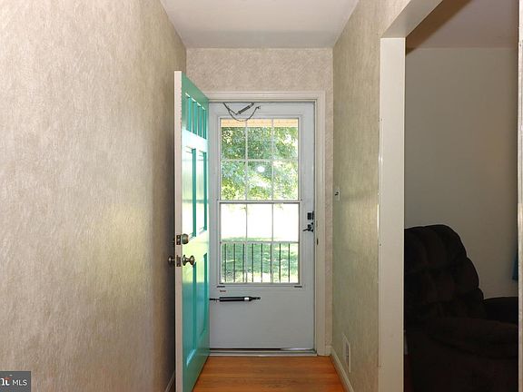 4th image of 166 Elm St