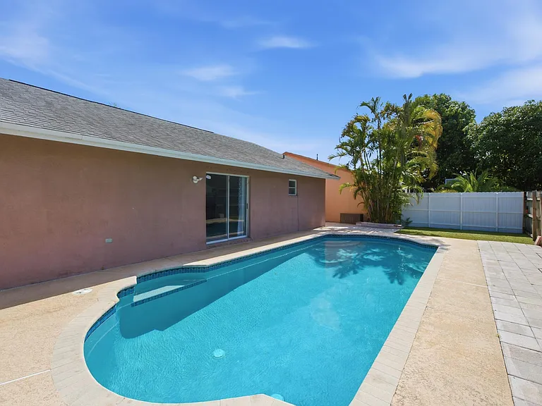 5635 Lake George Pl — Photo 32