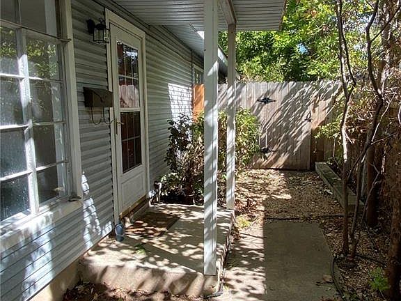 4th image of 2211 Palo Pinto Dr