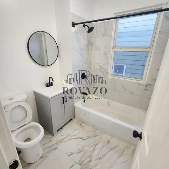 100 Smith St #2 — Photo 2