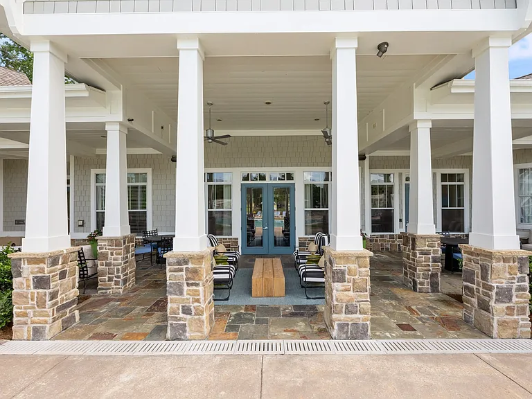 Lakeside Village Apartments