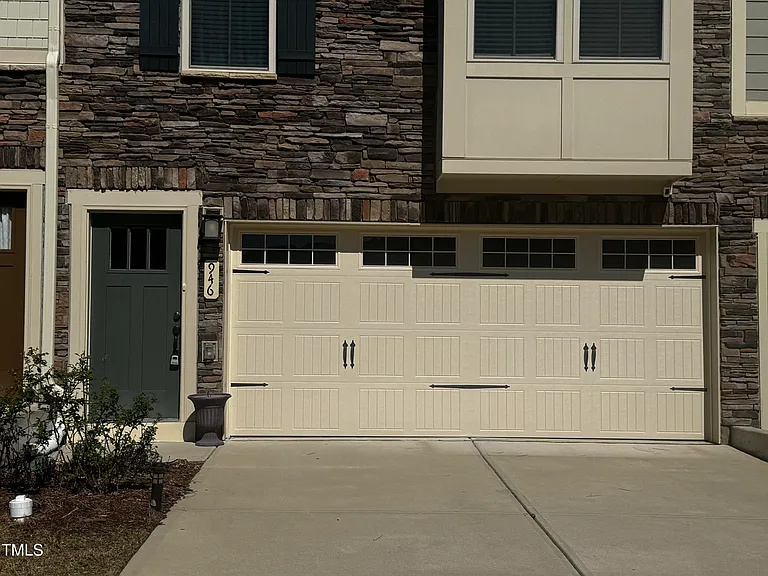 946 Channing Park Cir — Photo 2