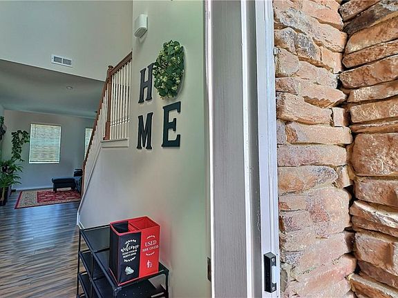 4th image of 5815 Thornton Dr