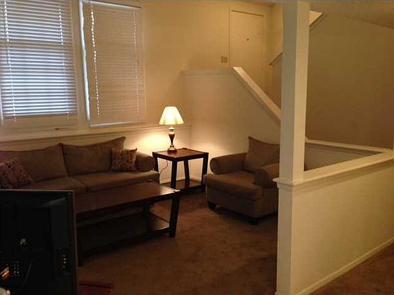 5th image of 2420 N Walden Dr