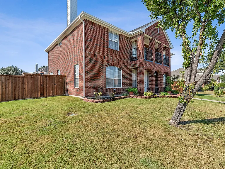1501 Ector Dr — Photo 3