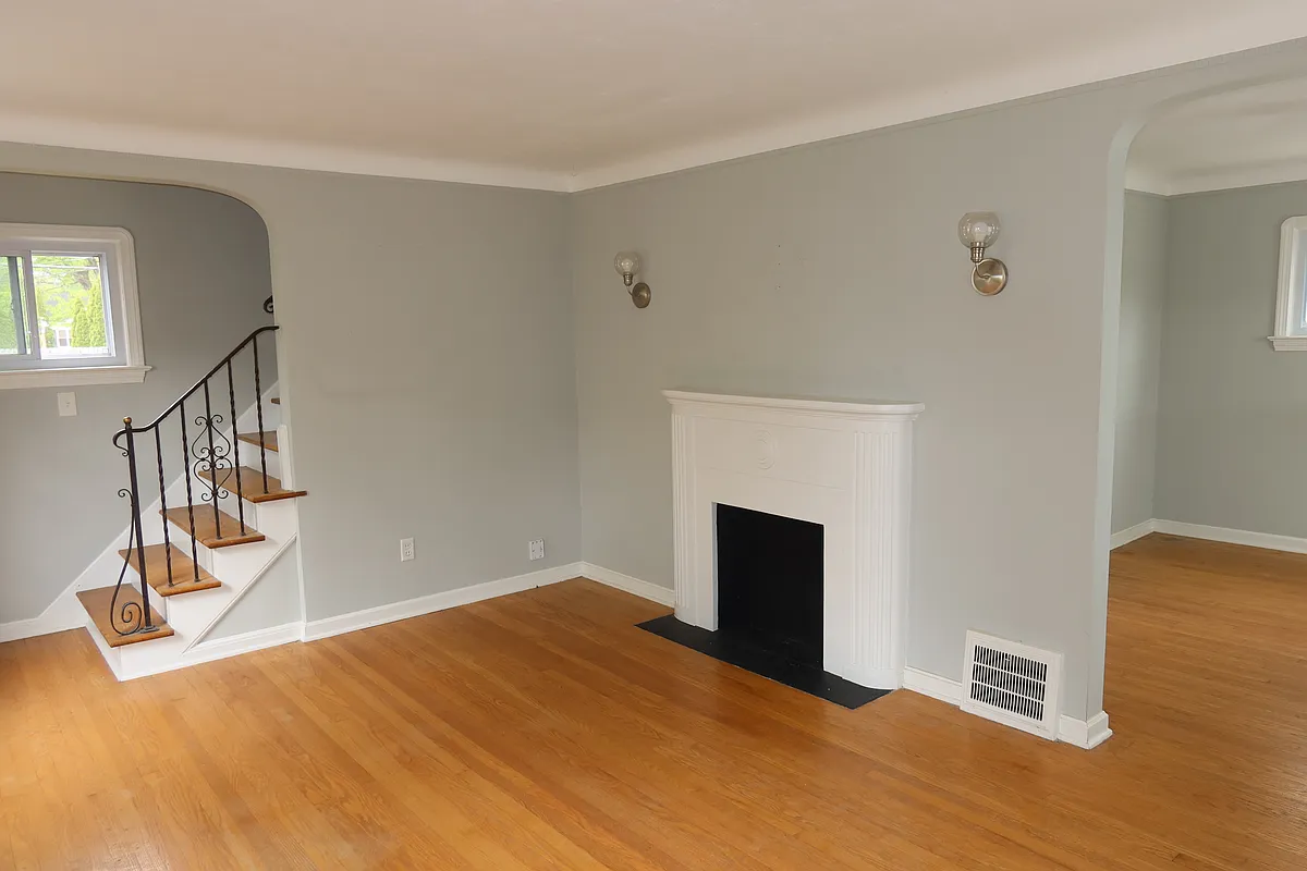 Building Photo - 3182 W 139th St