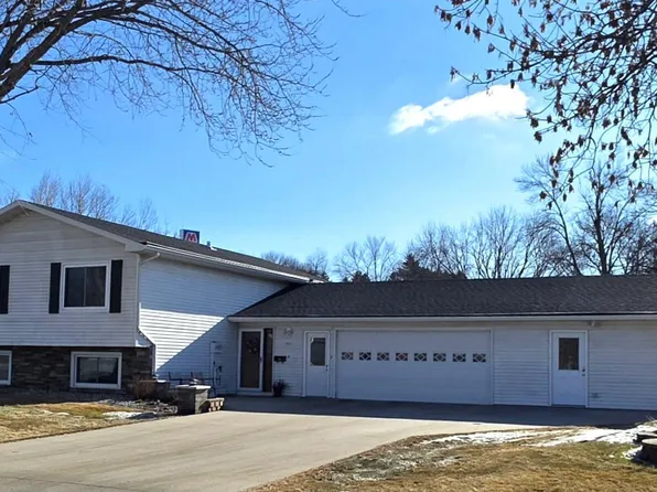 925 Riverview Dr, Valley City, ND 58072