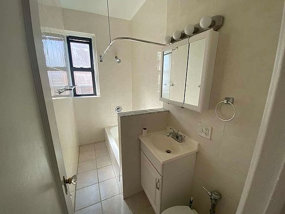 4th image of 21-27 21st Ave #3