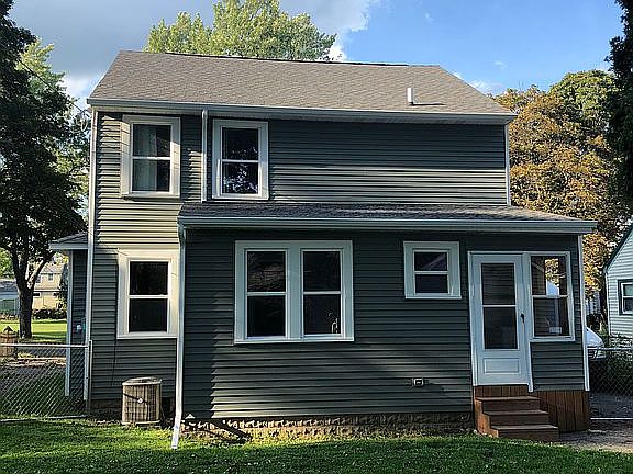 2nd image of 1717 W Shiawassee St