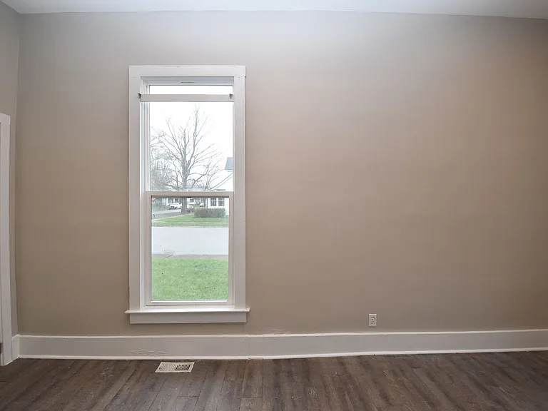 434 W Lawrence St — Photo 12