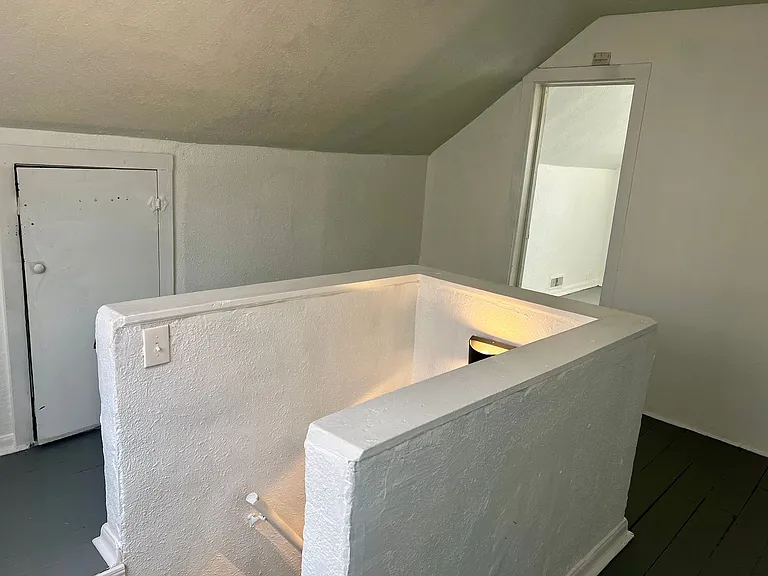 4 beds 1 bath Home Available Now in Westwood! — Photo 9