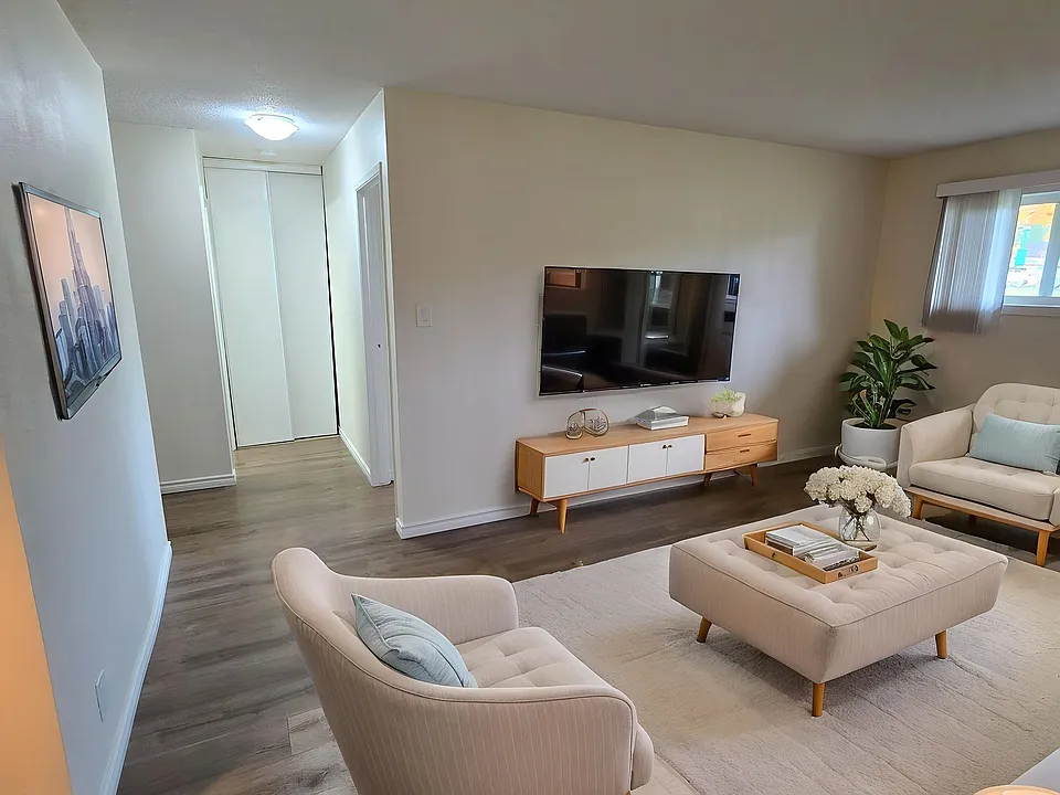 4001 Enemark Cres #2/3