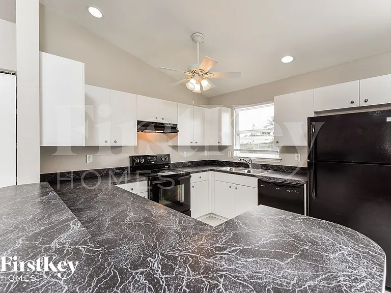 19039 Coconut Rd — Photo 6