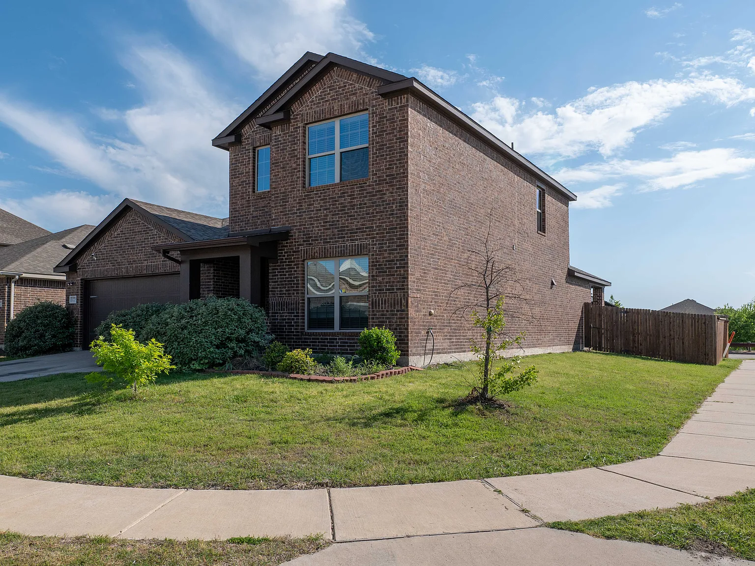 4 bed, 2360 sqft, $2,450 — Photo 2