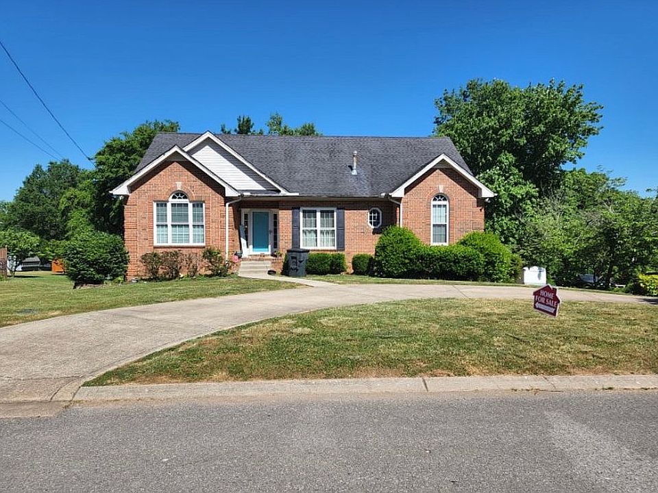 Great driveway with parking