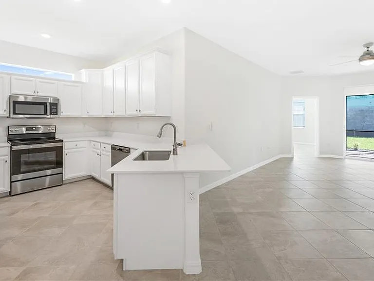 2672 Vine Ave — Photo 5