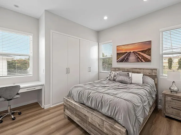 2423 Curtis Ave — Photo 12