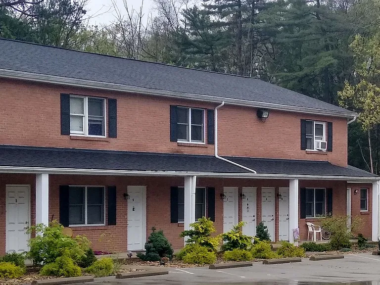 Tanglewood Apartments — Photo 44