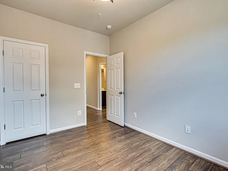 14263 Travilah Rd — Photo 33