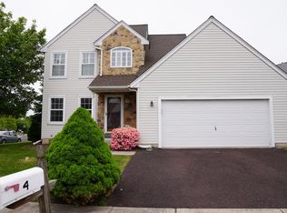 4 Gleneagles Rd, Royersford, PA 19468