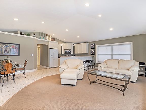 3rd image of 376 Barlow Cove Dr