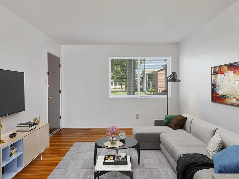 Charbonier Apartments — Photo 6