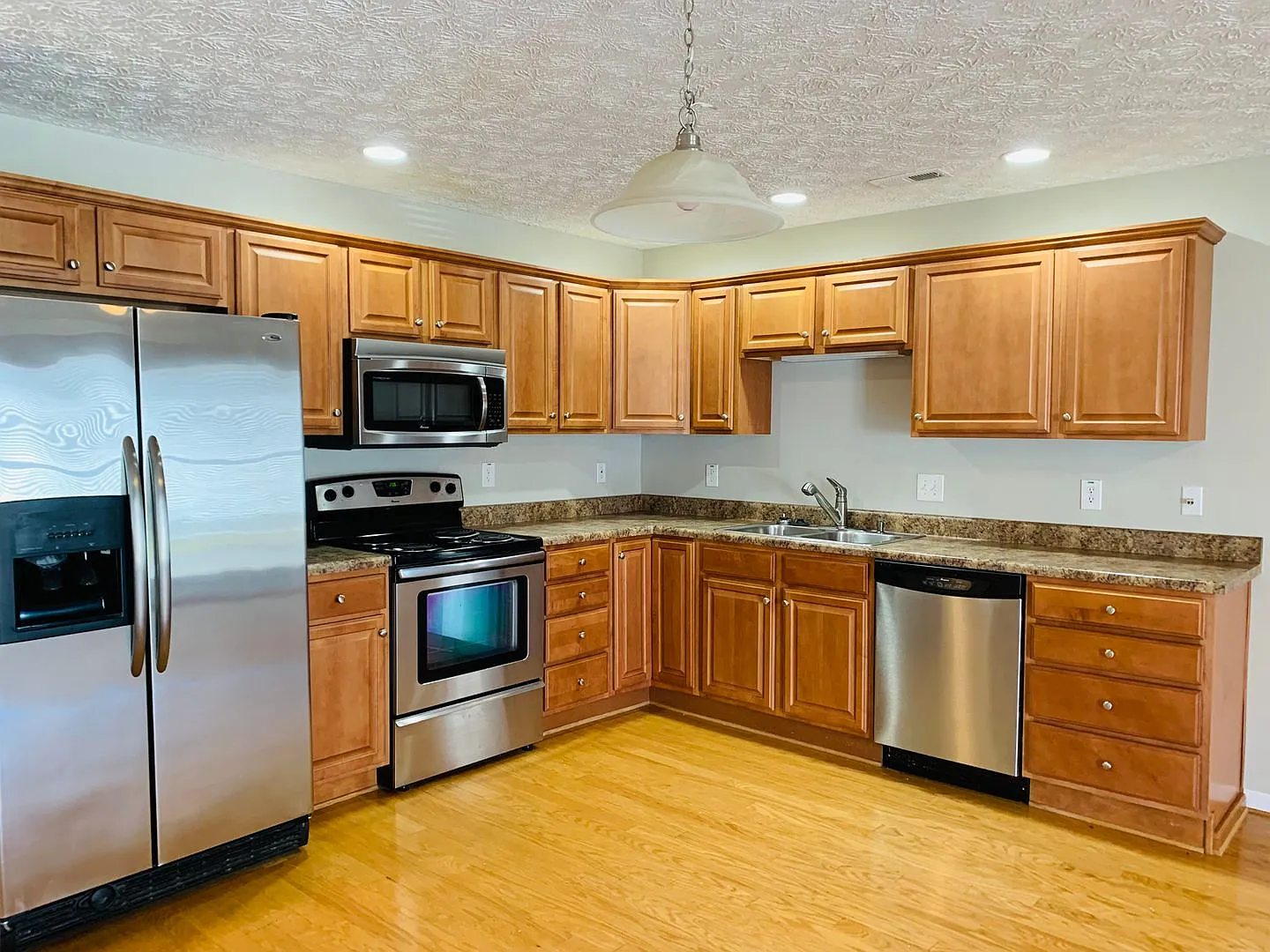 4 Bedroom, 2.5 Bath House — Photo 3