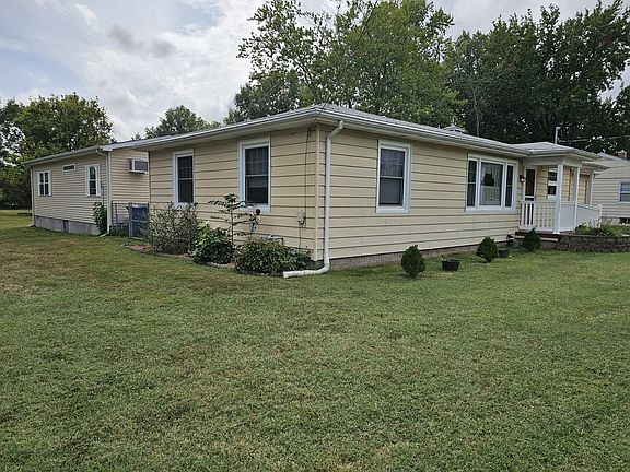 5th image of 717 Airport Rd