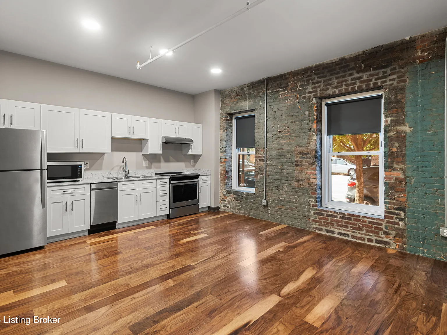 1 bed, 1.0 bath, 820 sqft, $1,575 — Photo 2