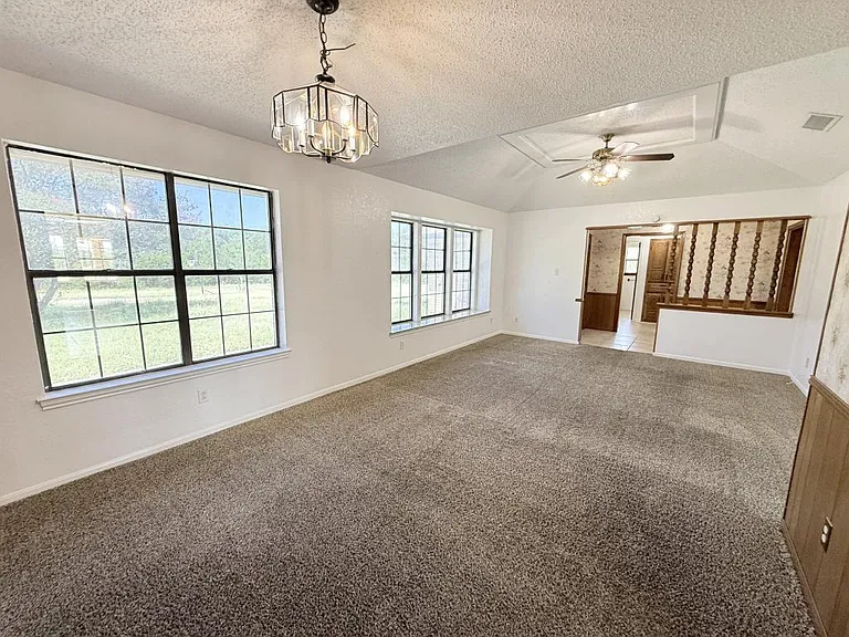 2315 E Highway 190 — Photo 12