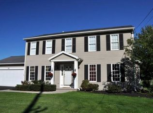 402 Salt Rd, Webster, NY 14580