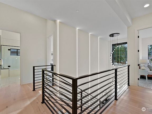 4th image of 1502 165th Avenue NE