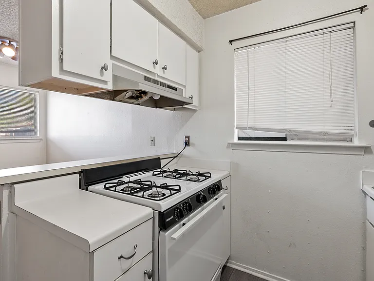 515 Krebs Ln #204 — Photo 6