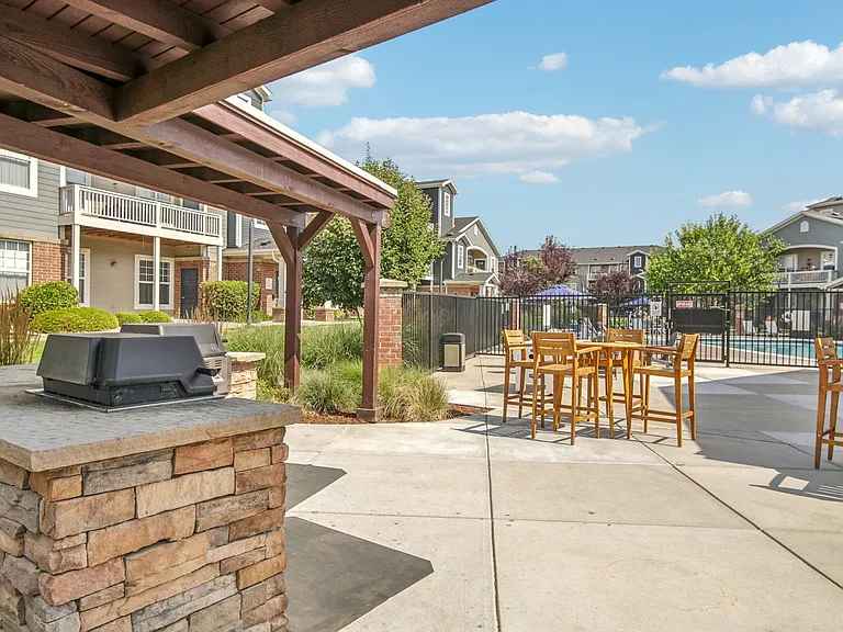 Bear Valley Park Apartments — Photo 14