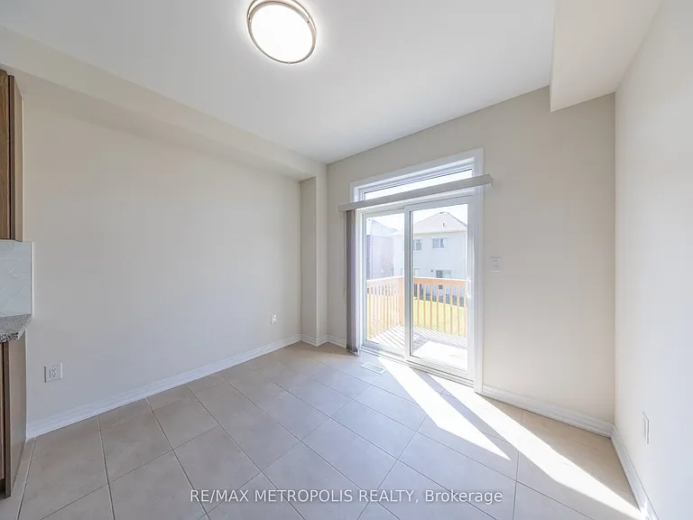39 Northrop Ave — Photo 13