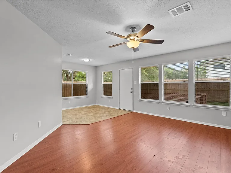 15834 Constitution Ln — Photo 10