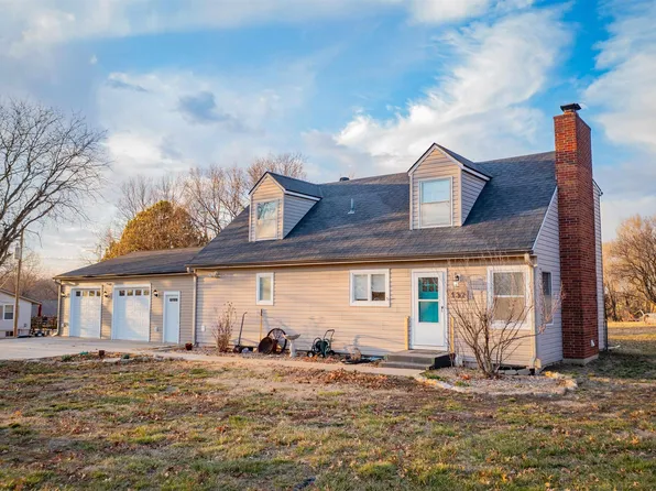 132 NW 58th St, Topeka, KS 66617